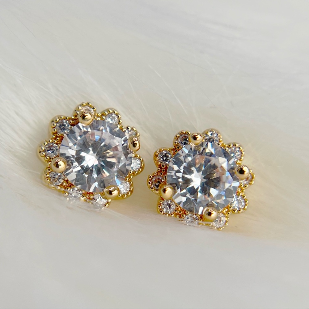 Swarovski Crystal Flower Halo Stud Earrings - Picture 8 of 9